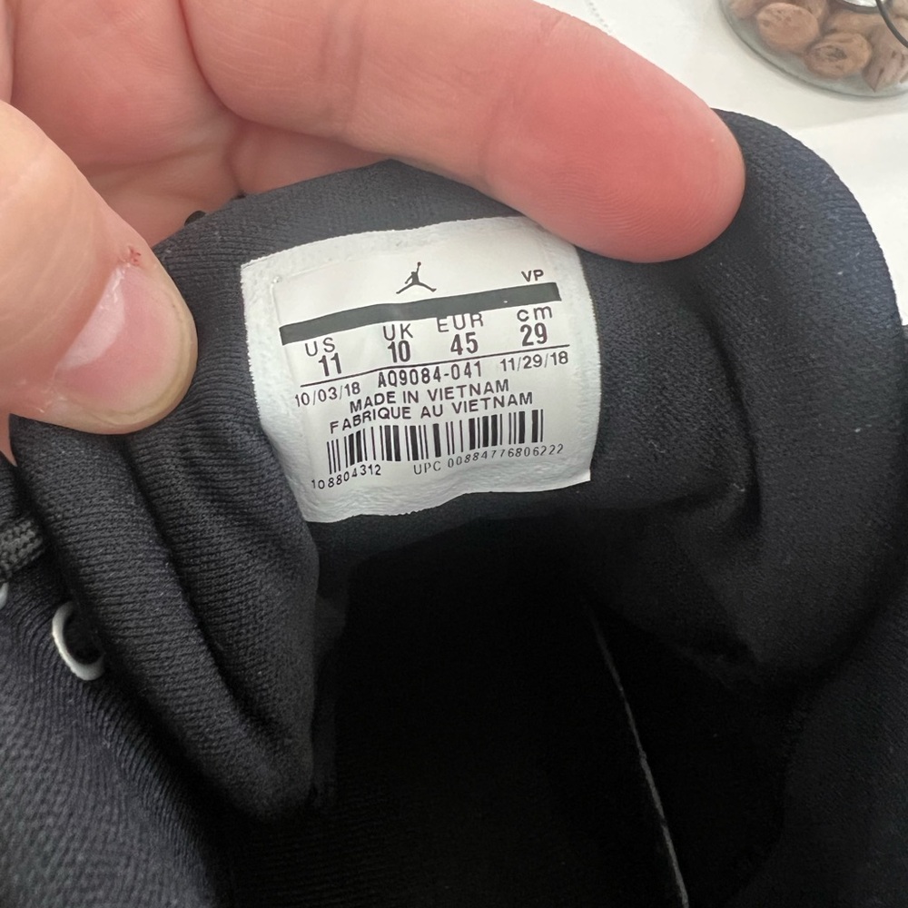 Air Jordan Max Aura Black and Gold - Picture 3 of 5